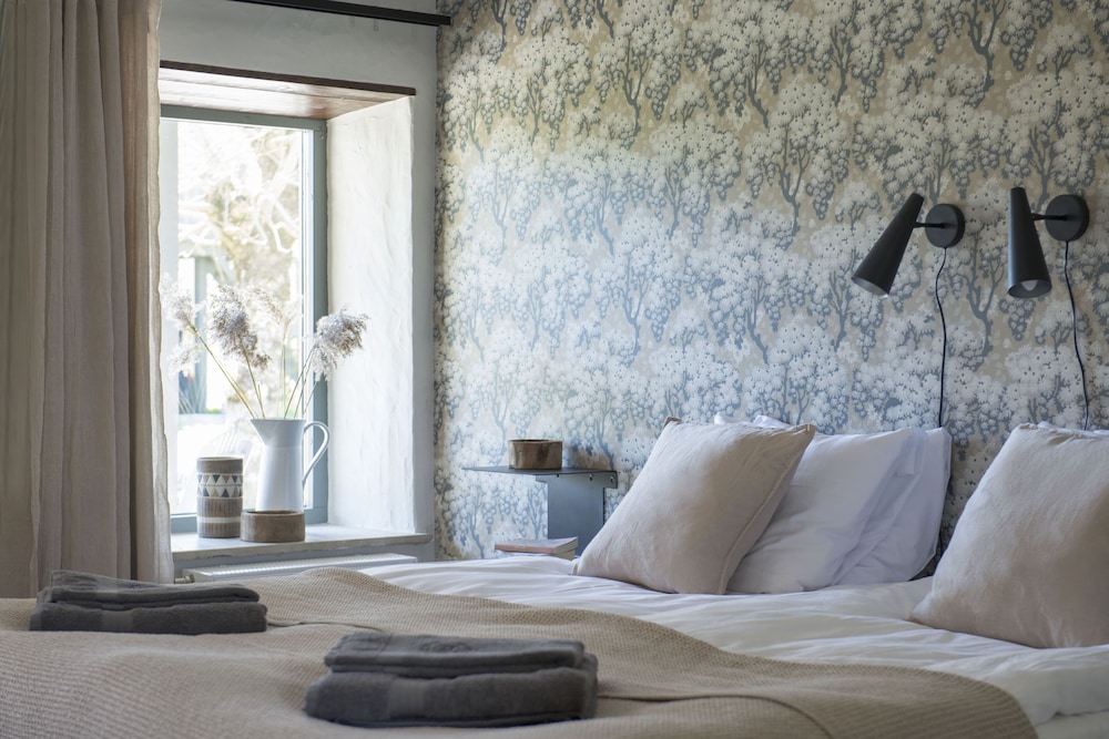 Superior Double Room, 1 Queen Bed, Kitchenette, Poolside (Plus)