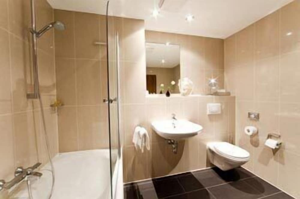 Suite, Lakeside photo 2