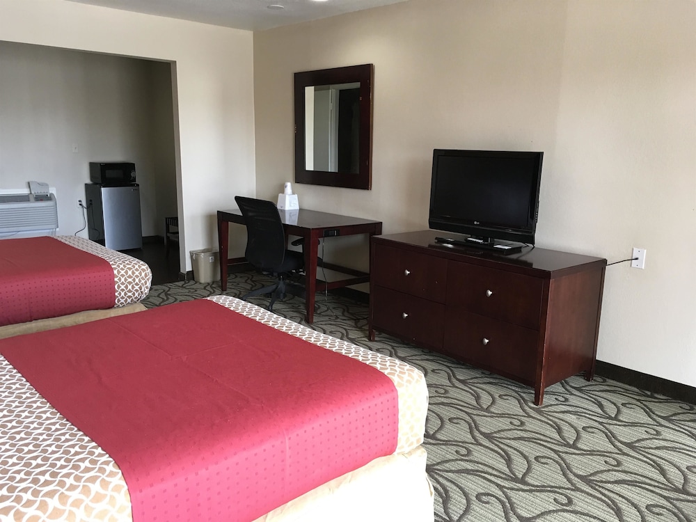 Room, 2 Queen Beds, Smoking photo 3