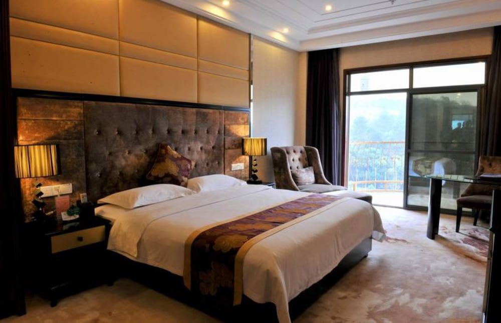 Deluxe Suite With 2 Queen Beds photo 1