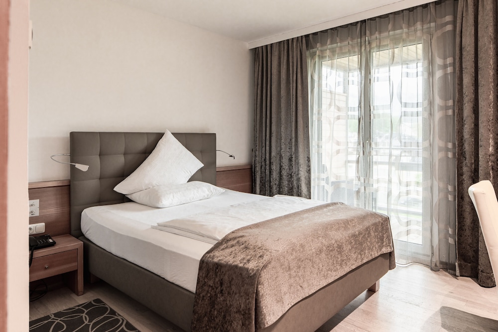 Superior Single Room, River View photo 2