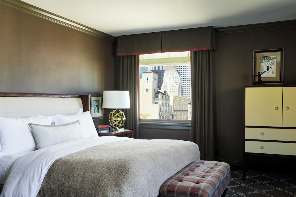 Deluxe Room, 1 King Bed, City View (Fitness King) thumbnail 5