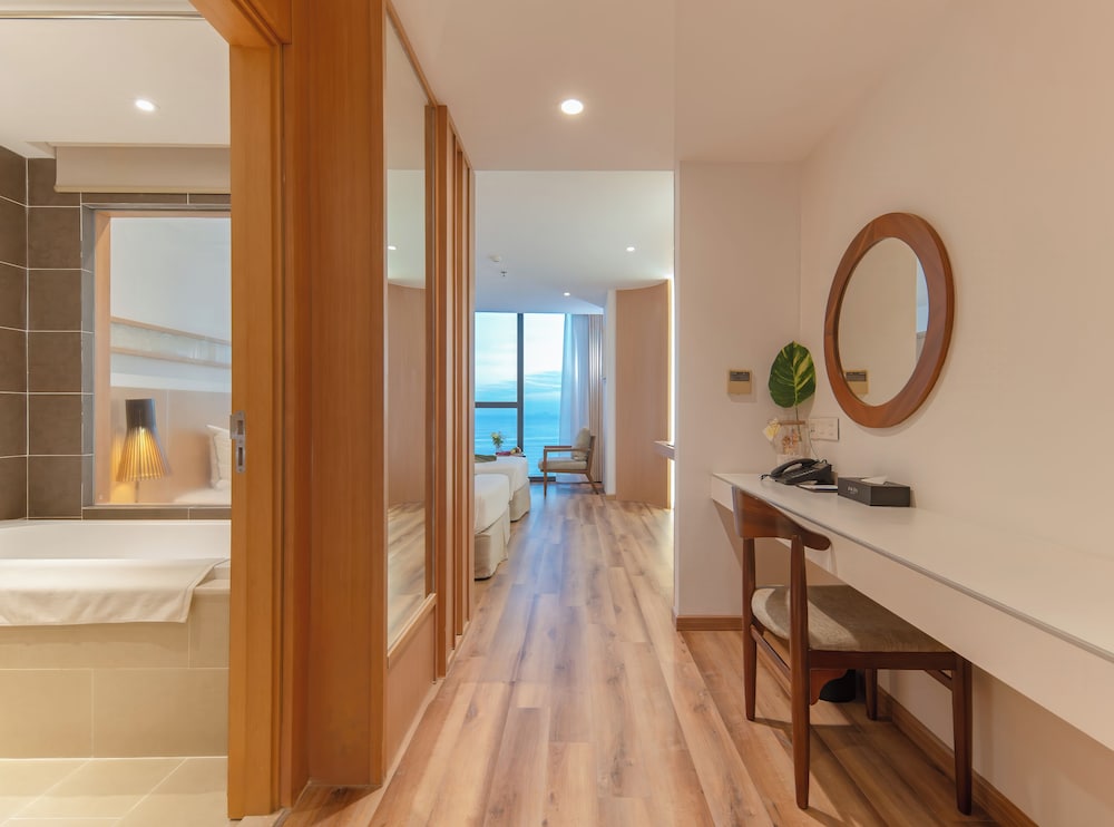 Family Connecting Ocean View Room thumbnail 5