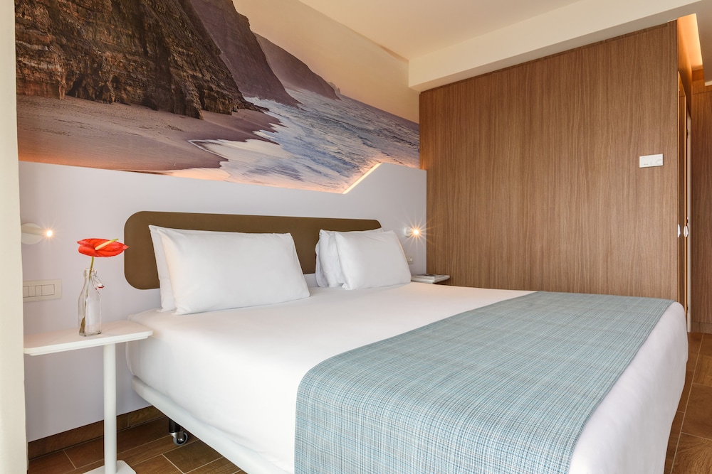 Available room thumbnail 5