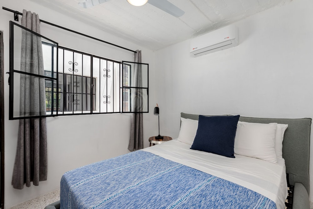 Cuale Condos 1 Bedroom #302 Romantic Zone photo 2