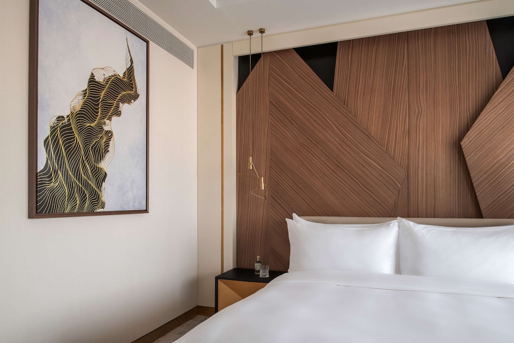 Executive Suite - Photo 7