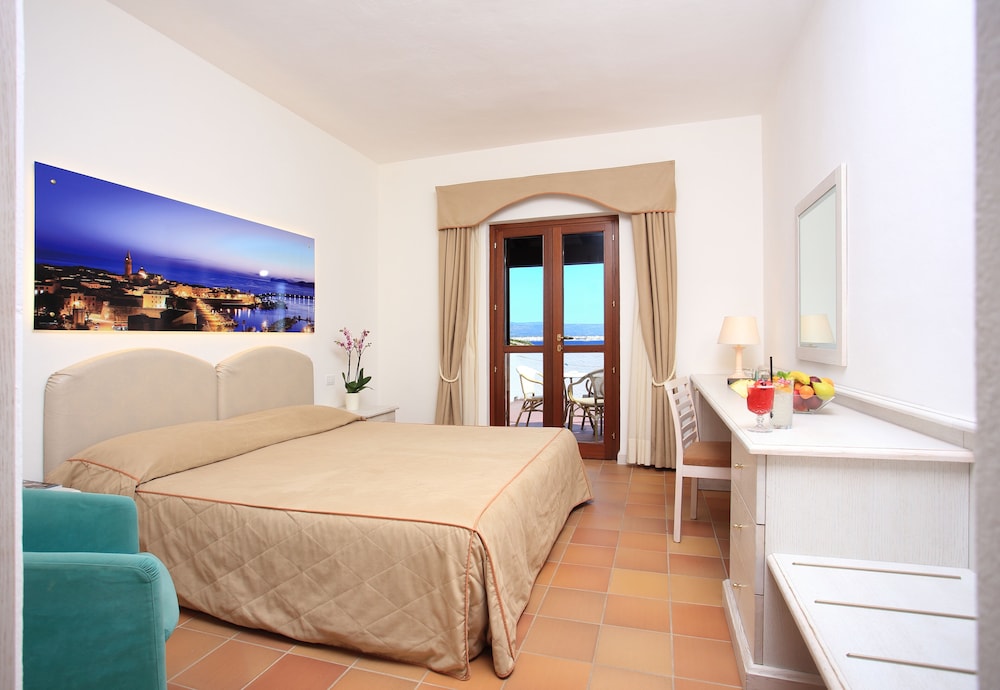 Deluxe Room, Sea View - Photo 4