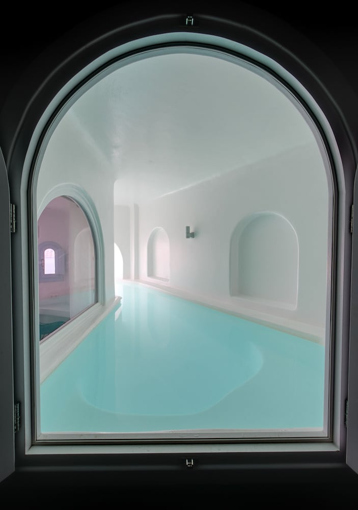 Honeymoon Suite - Photo 17