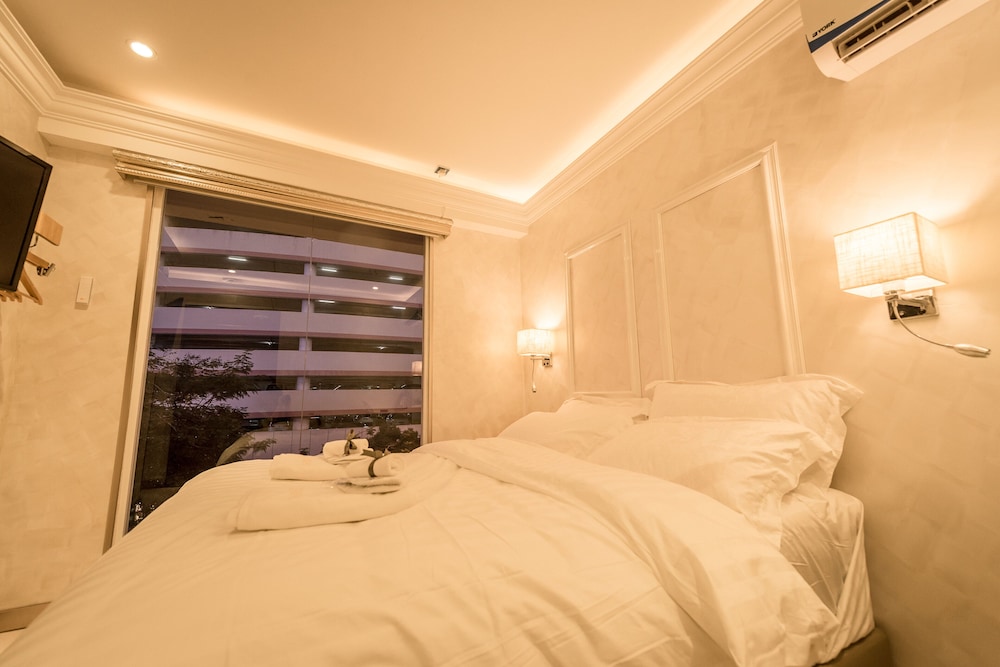 Deluxe Double Room (CJ 1) - Photo 13