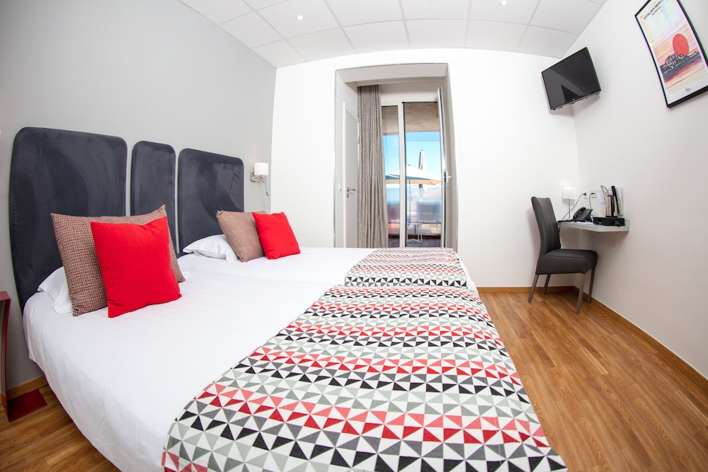 Superior Double Room, Pool View - Photo 3