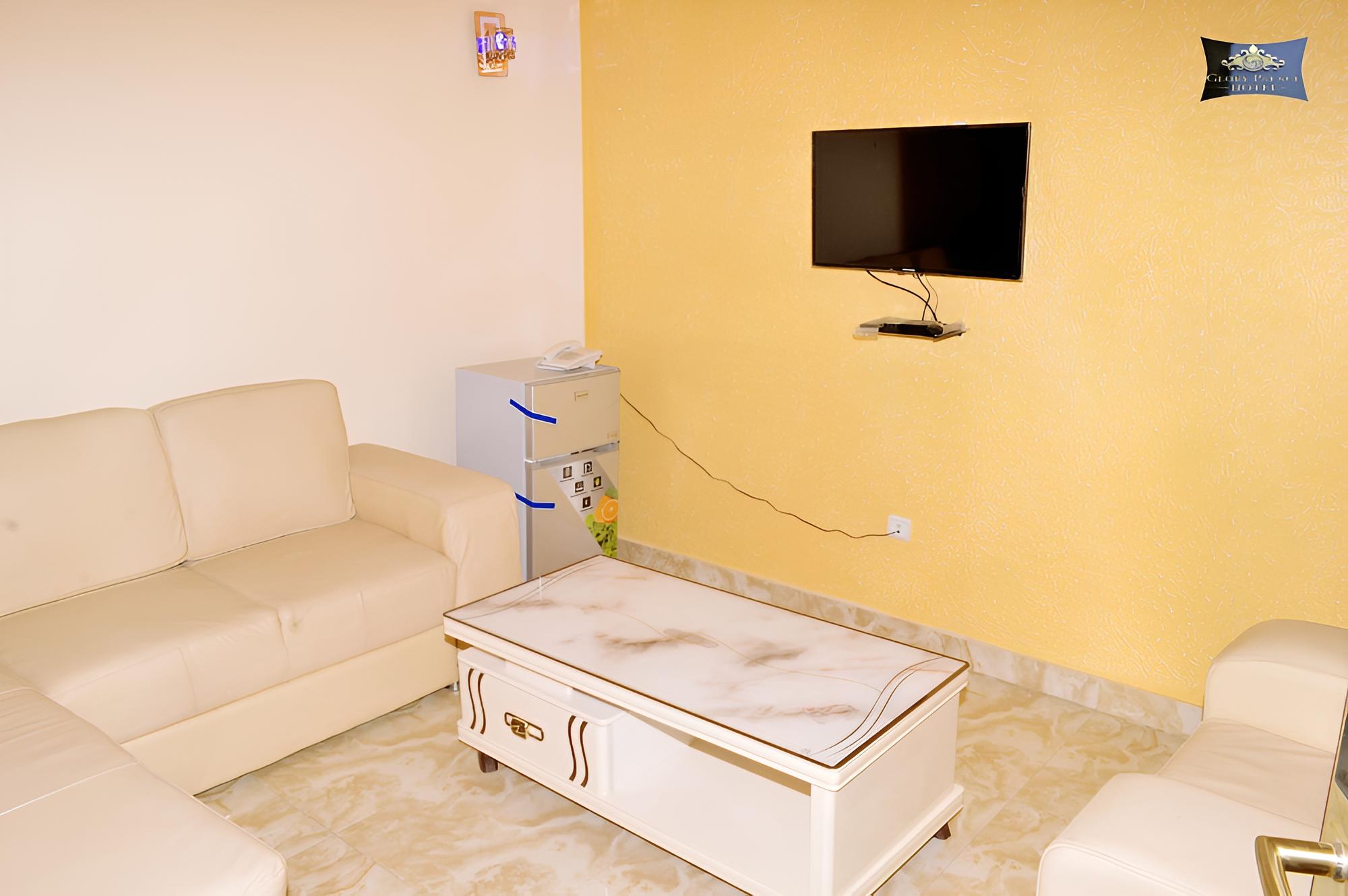 Standard Suite - Photo 6