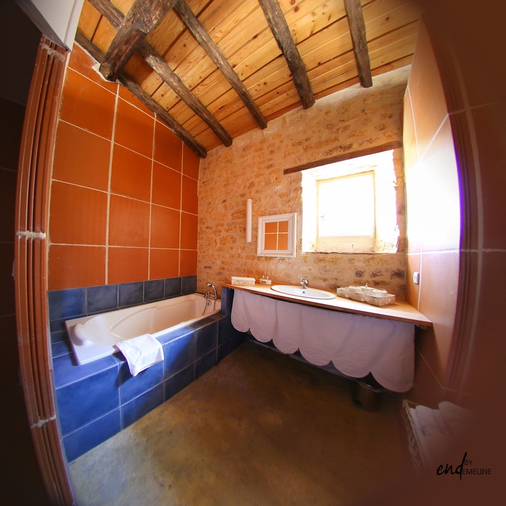 Superior Triple Room, Private Bathroom, Garden View (SCARABEE) photo 2