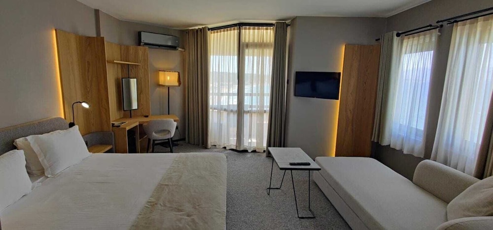 Deluxe Room, 1 Bedroom, Sea View, Corner
