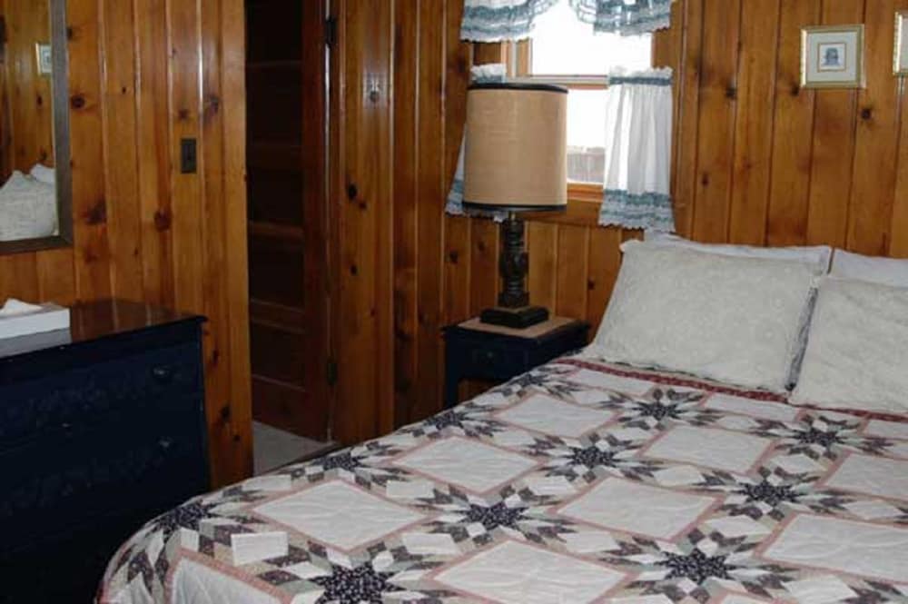 Cabin, 1 Bedroom (Aspen - Not Pet Friendly) photo 2
