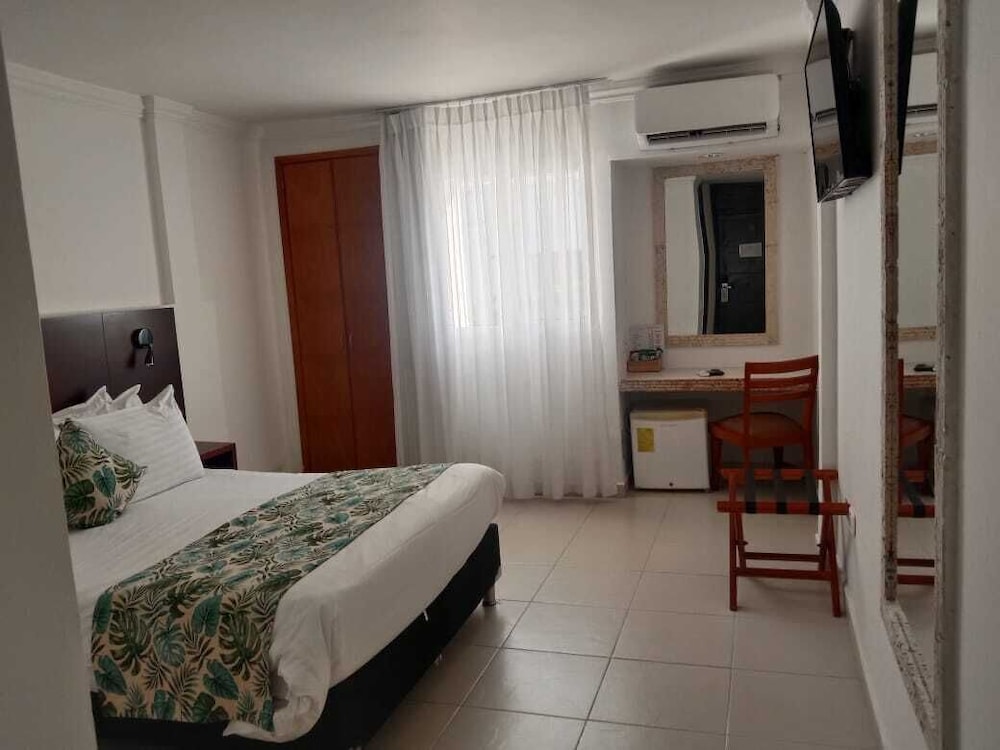 Deluxe Room, 1 King Bed - Photo 4