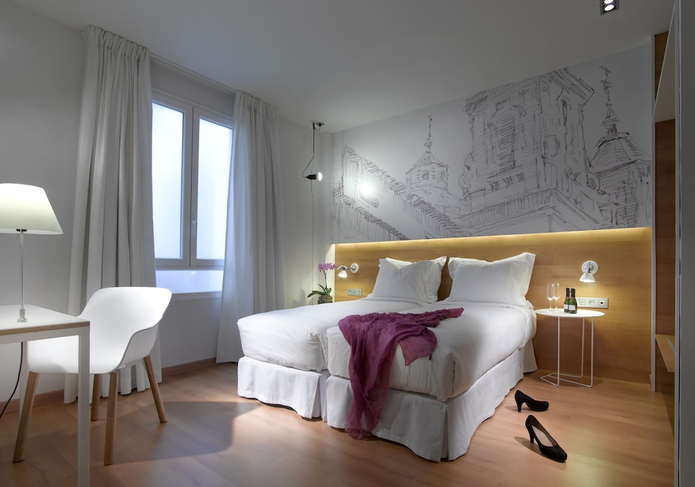 Standard Double Room - Photo 2