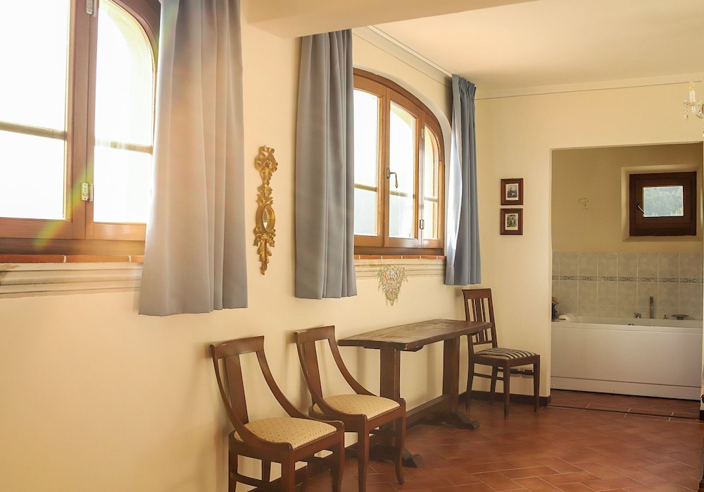 Deluxe Suite - Photo 11