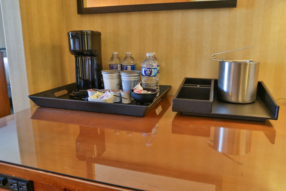 Luxury Room, 1 King Bed, Non Smoking, Valley View photo 3