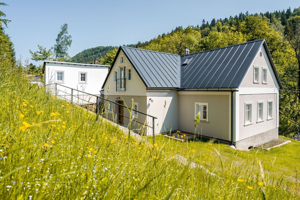 Villa photo 1