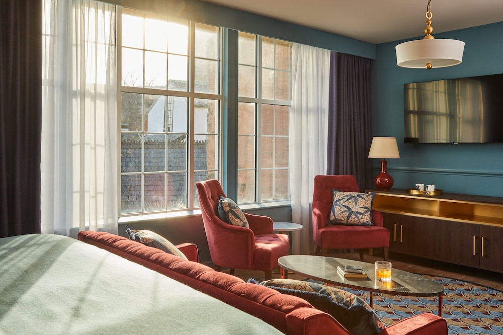Suite, 1 King Bed (Super King) - Photo 2