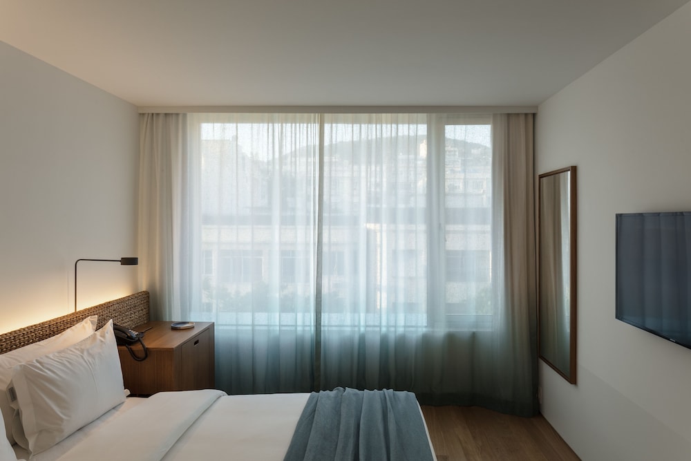Double or Twin Room, City View - Photo 6