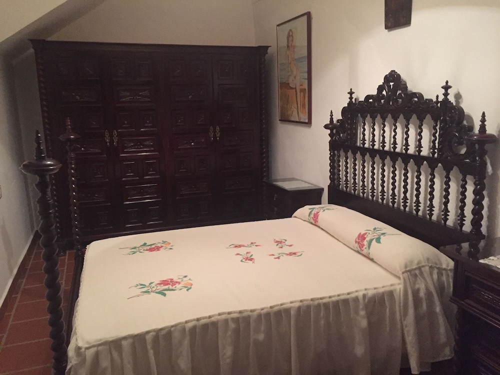 House, 2 Bedrooms photo 2