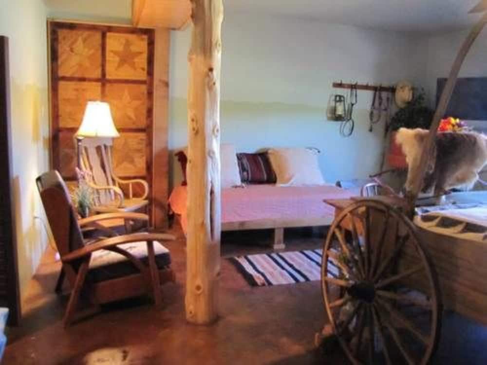 Studio Suite, 1 Bedroom, Private Bathroom, Ground Floor photo 2