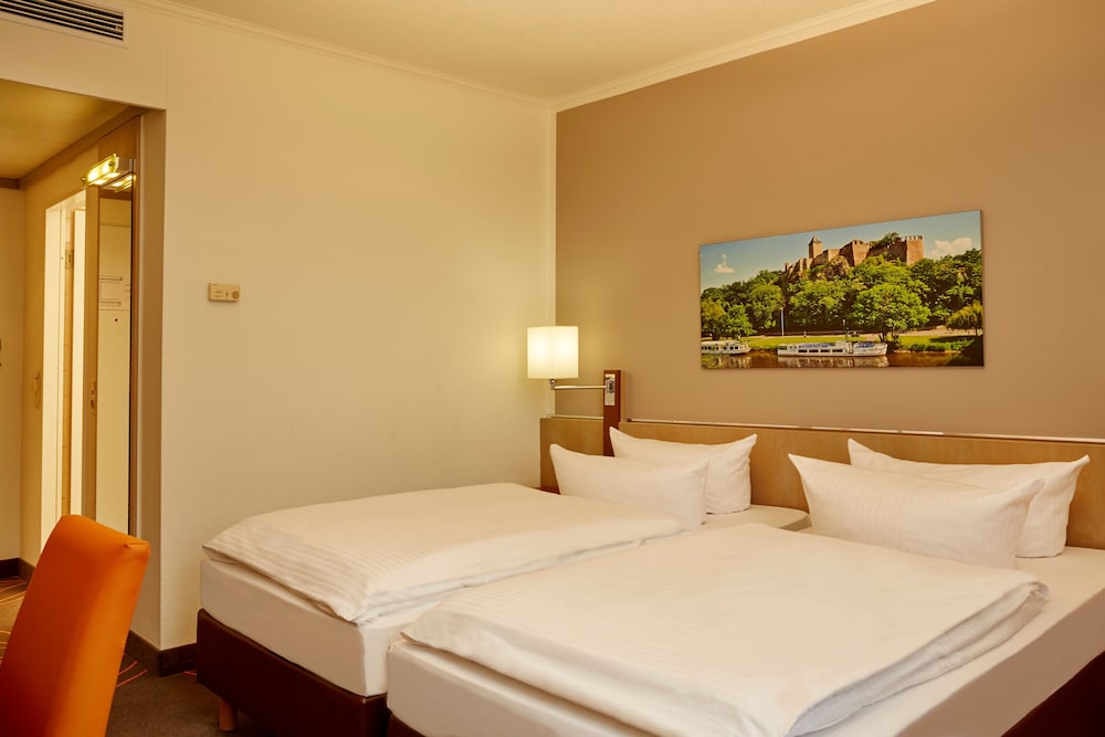 Family Deal (2 rooms next to each other)