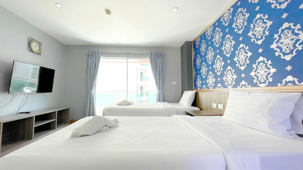 Superior Room, 2 Twin Beds, Pool View - Photo 5