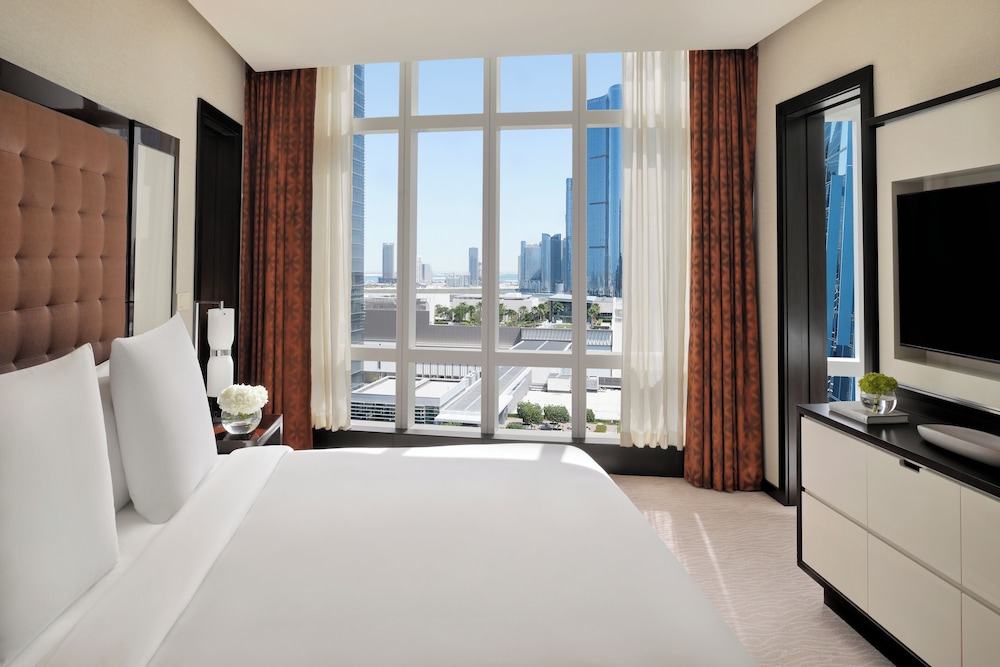 Deluxe Suite (Skyline View) — photo 3