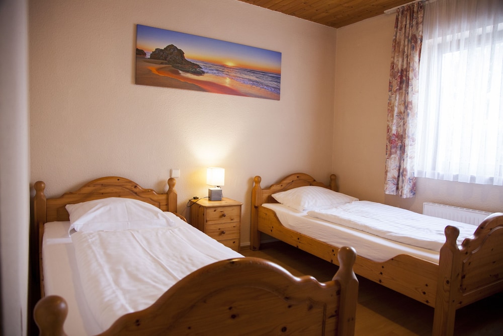 Economy Twin Room photo 1
