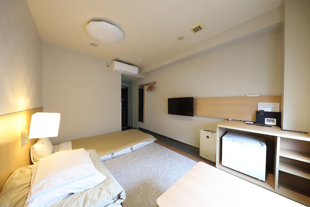 Japanese Twin Room, Non Smoking photo 3