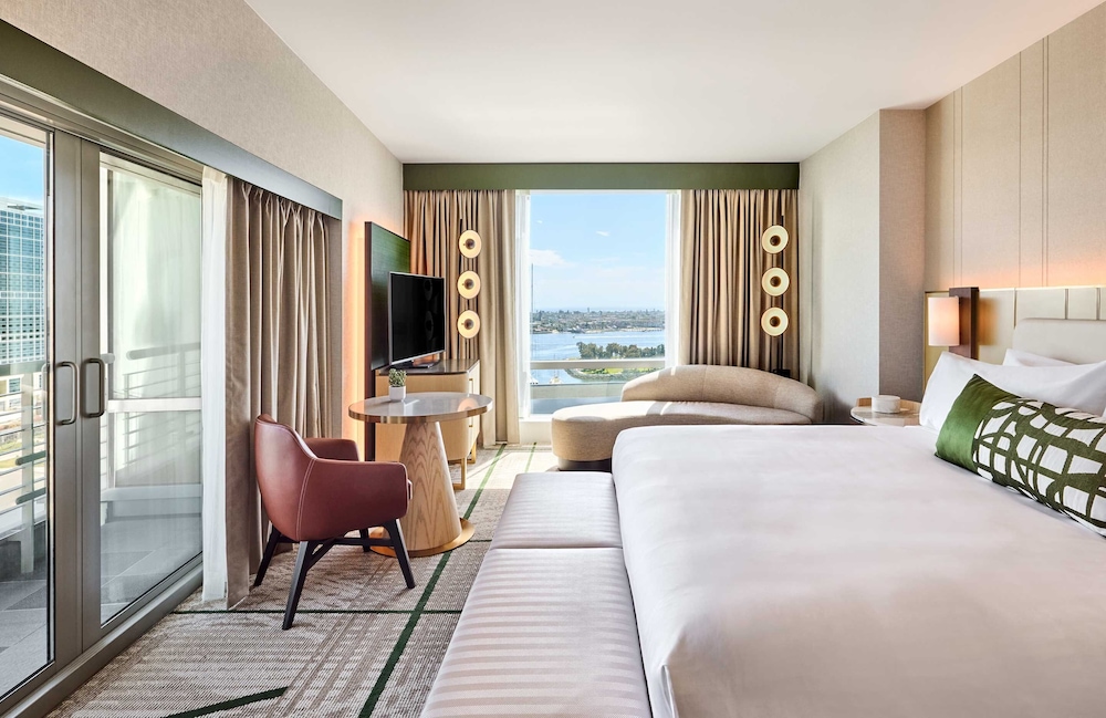 Premier Room, 2 Double Beds, Bay View (Spacious) thumbnail 6