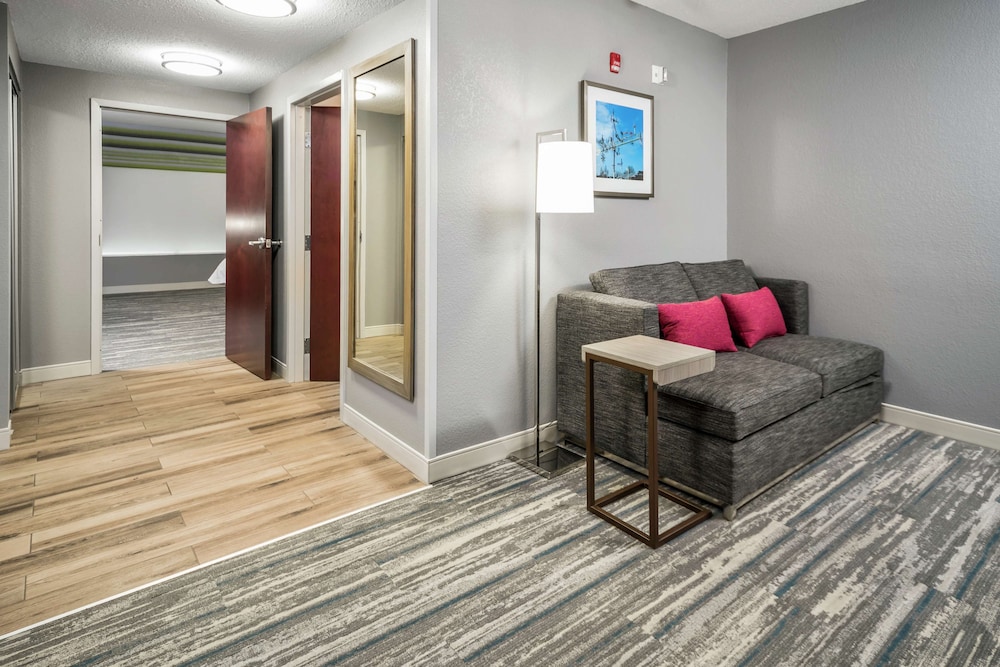 Suite, 2 Queen Beds, Accessible, Bathtub (Mobility & Hearing) - Photo 4