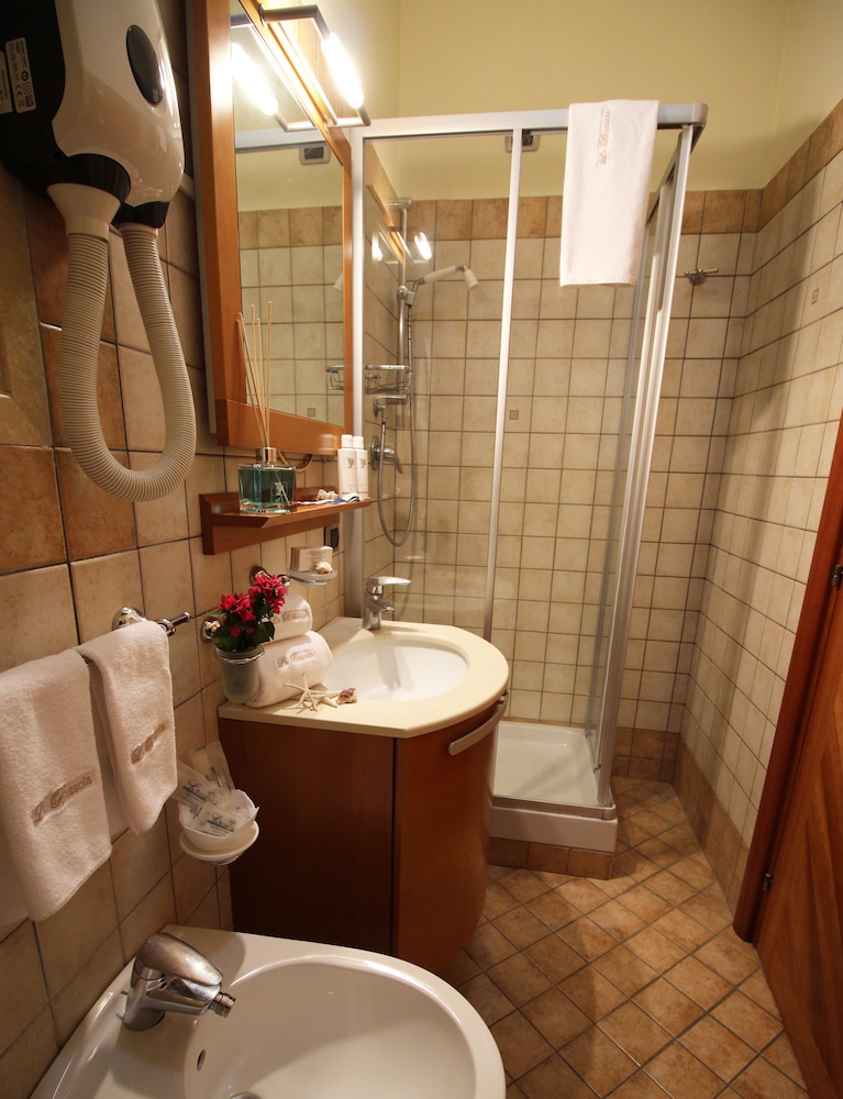 Standard Quadruple Room - Photo 7
