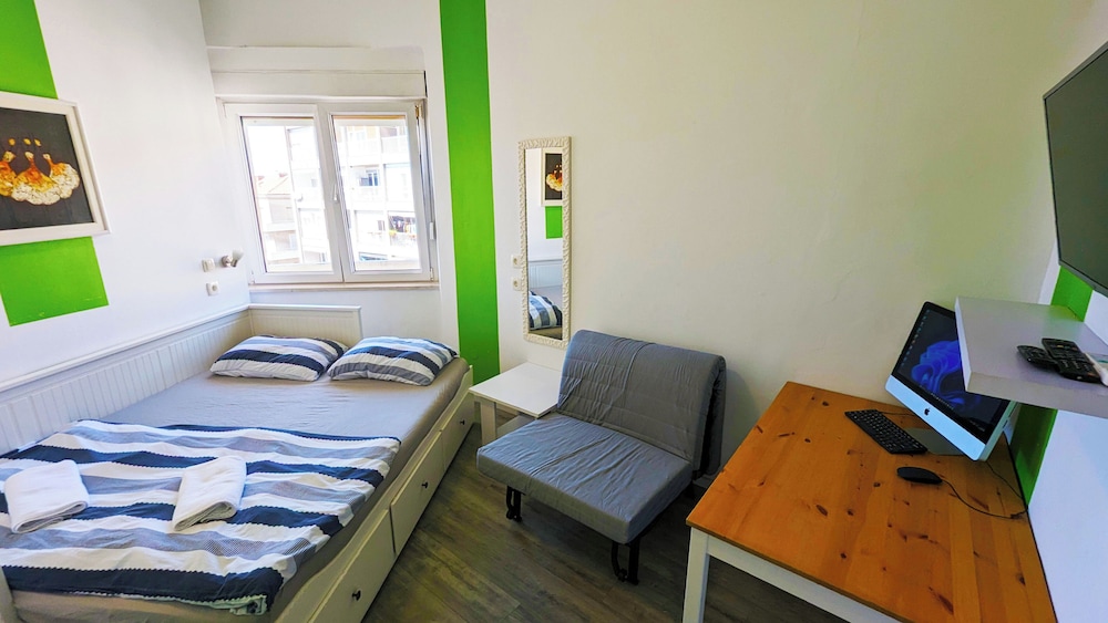 Double Room, 1 Double Bed, Non Smoking, Private Bathroom - Photo 7