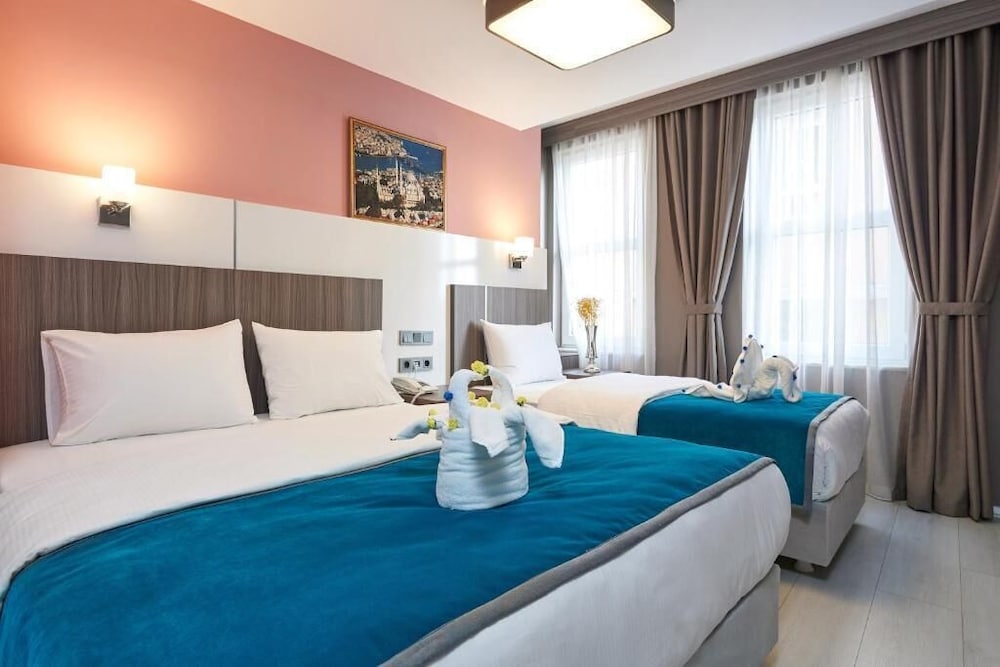 Superior Triple Room photo 3