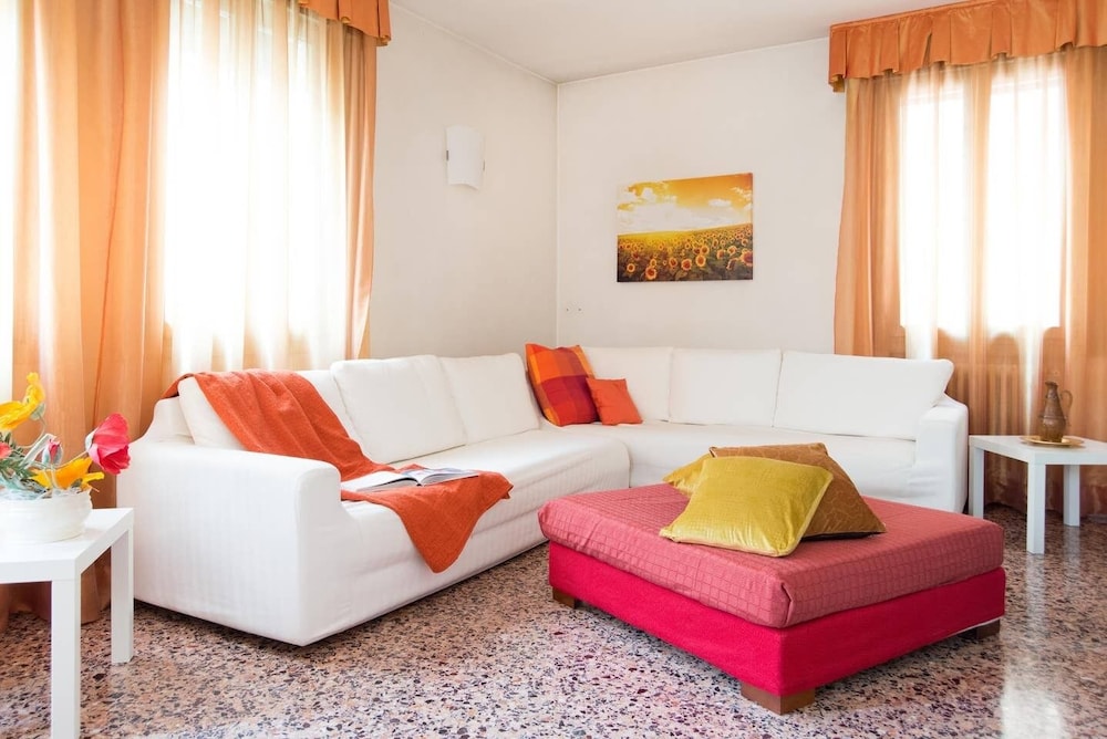 Apartment, 2 Bedrooms, 2 Bathrooms photo 3