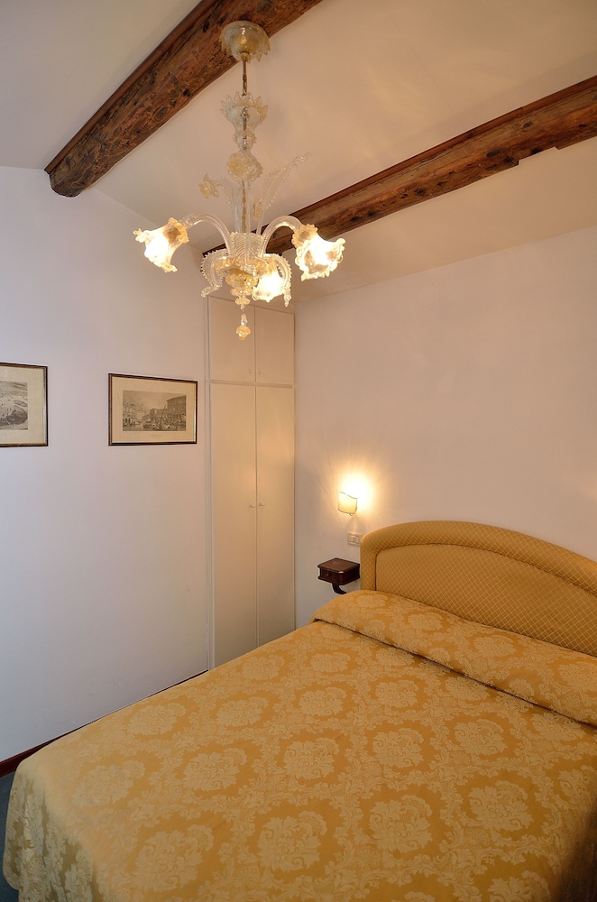 Basic Double Room photo 2