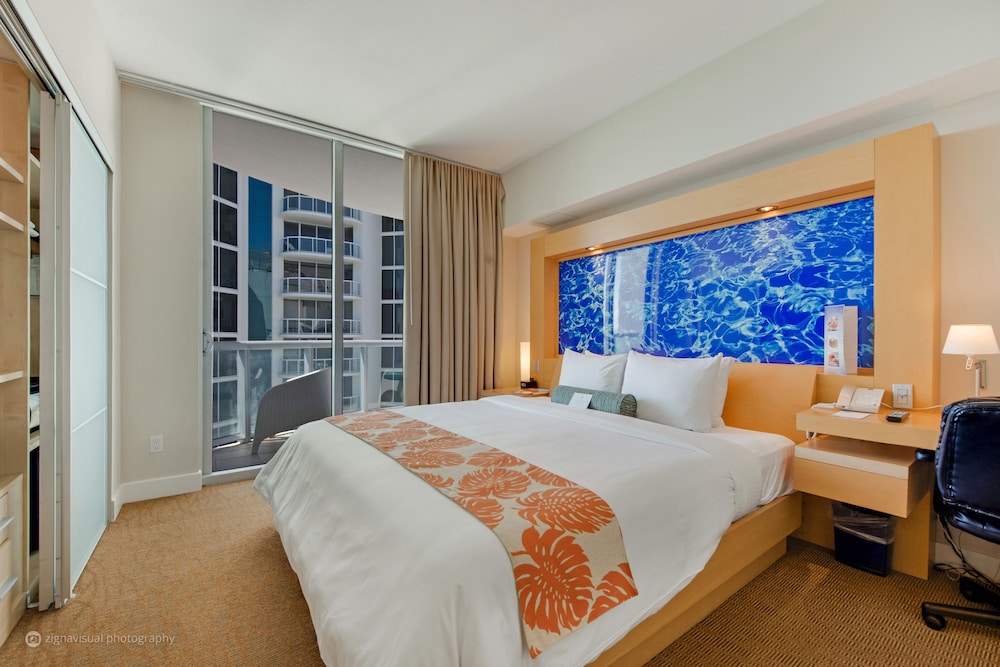 Luxury Studio, 1 King Bed, Bay View photo 2