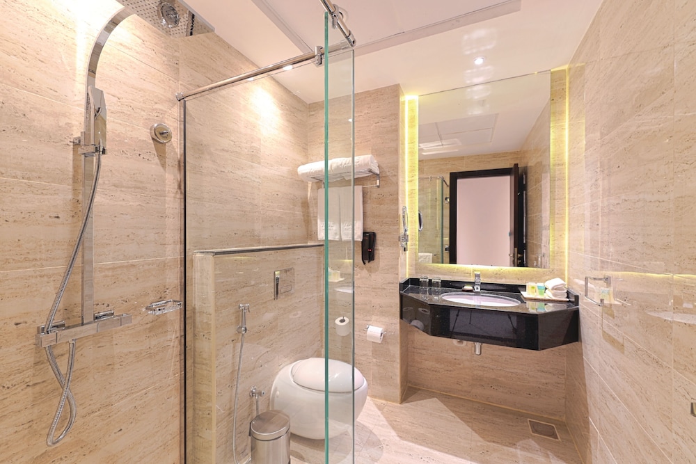Executive Suite - Photo 5