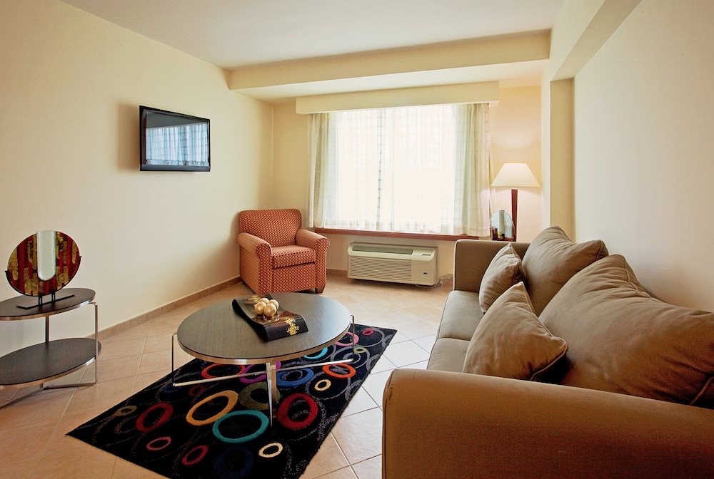 Suite, 1 King Bed - Photo 1