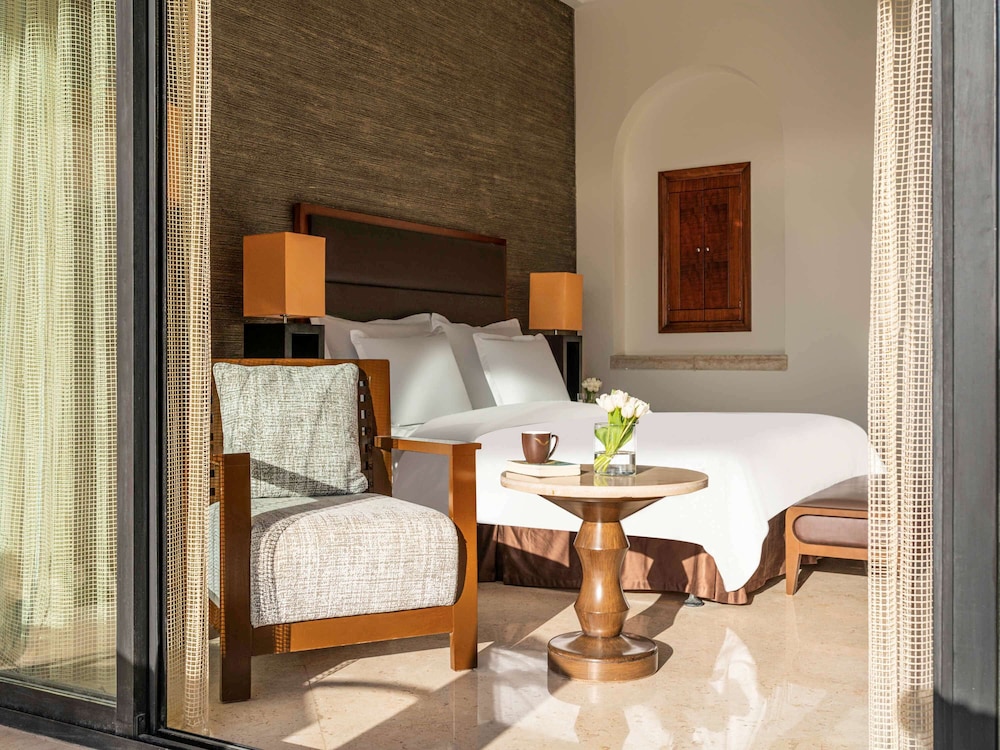 Premium Room, 1 King Bed, Sea View - Photo 9