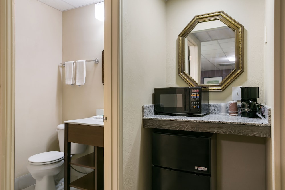 Deluxe Room, 2 Queen Beds, Pool Access (Poolside) - Photo 6