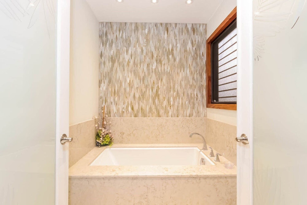 Condo, Multiple Beds, Lanai, Ocean View (Kanaloa At Kona #3701) photo 3