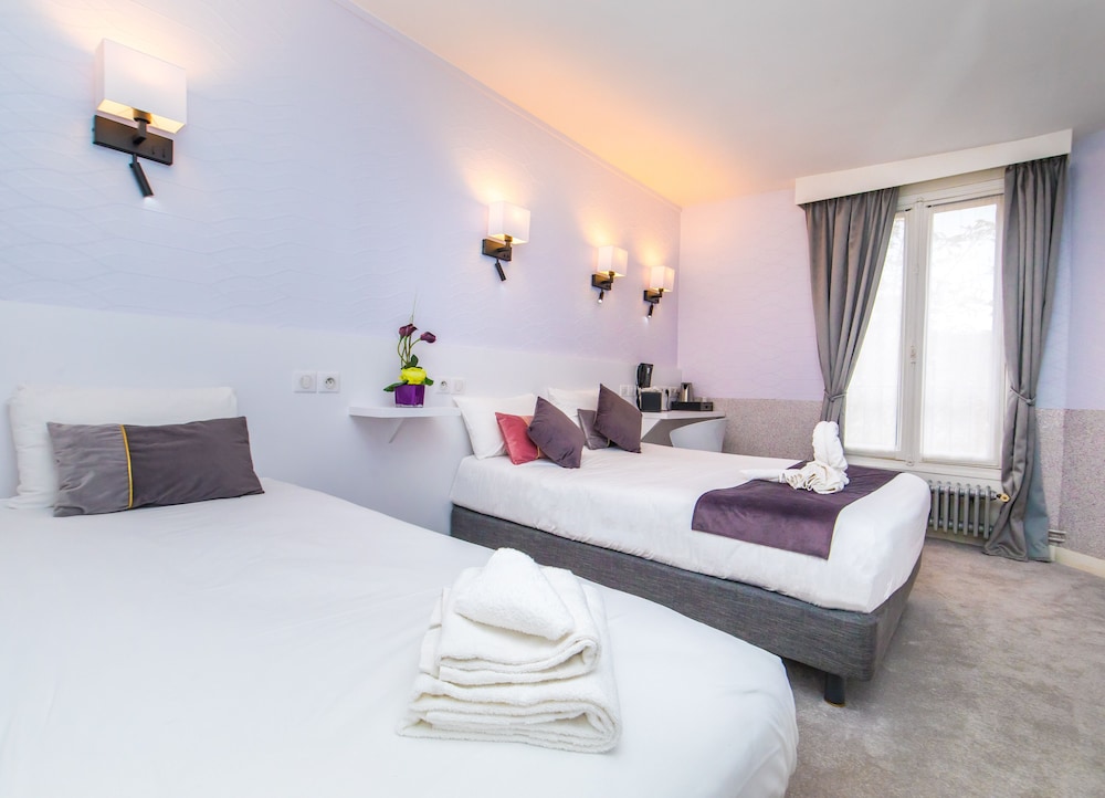Family Triple Room thumbnail 6