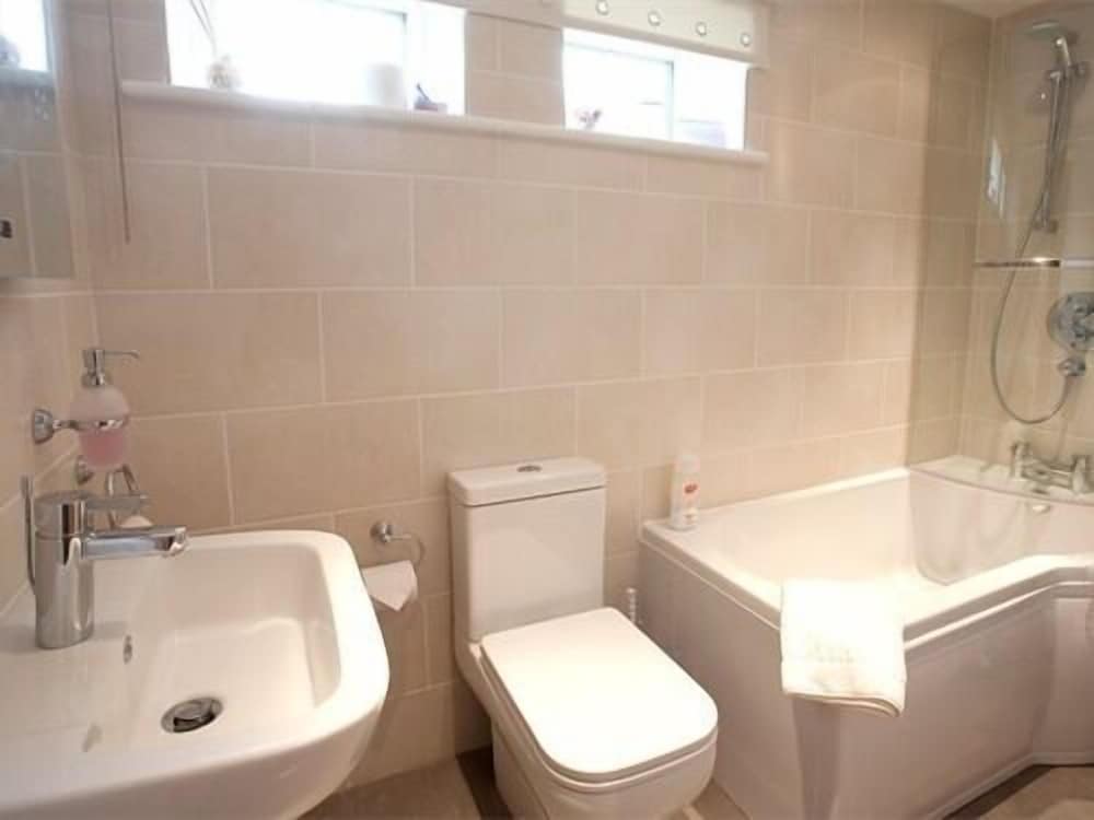 Comfort Double Room, Ensuite, Garden View (Cherry Blossom) photo 2