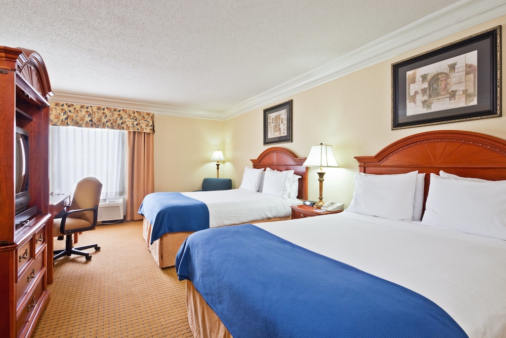 Standard Room, 2 Queen Beds - Photo 1