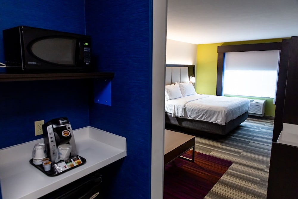 Standard Room, 1 King Bed, Accessible (Communications) - Photo 8