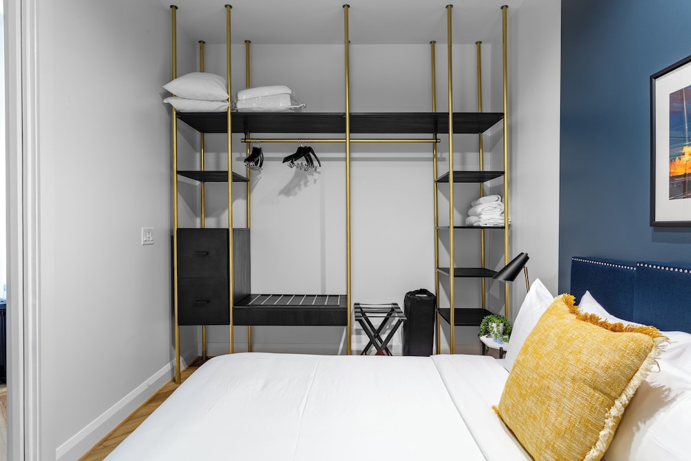 Deluxe One Bedroom, King (Self Check-in with Virtual Front Desk)